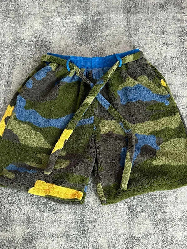 

Легкие мужские шорты из кораллового флиса с камуфляжным принтом, свободные, прямого кроя, длиной до колена, для повседневной носки летом