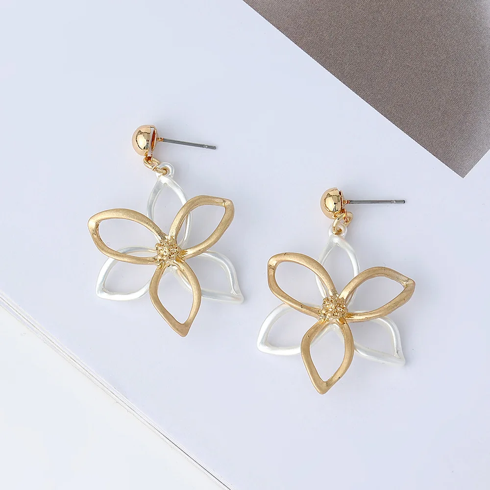 Dongdaemun wholesale temperament advanced sense new retro niche design versatile earrings European and American exaggerated simp