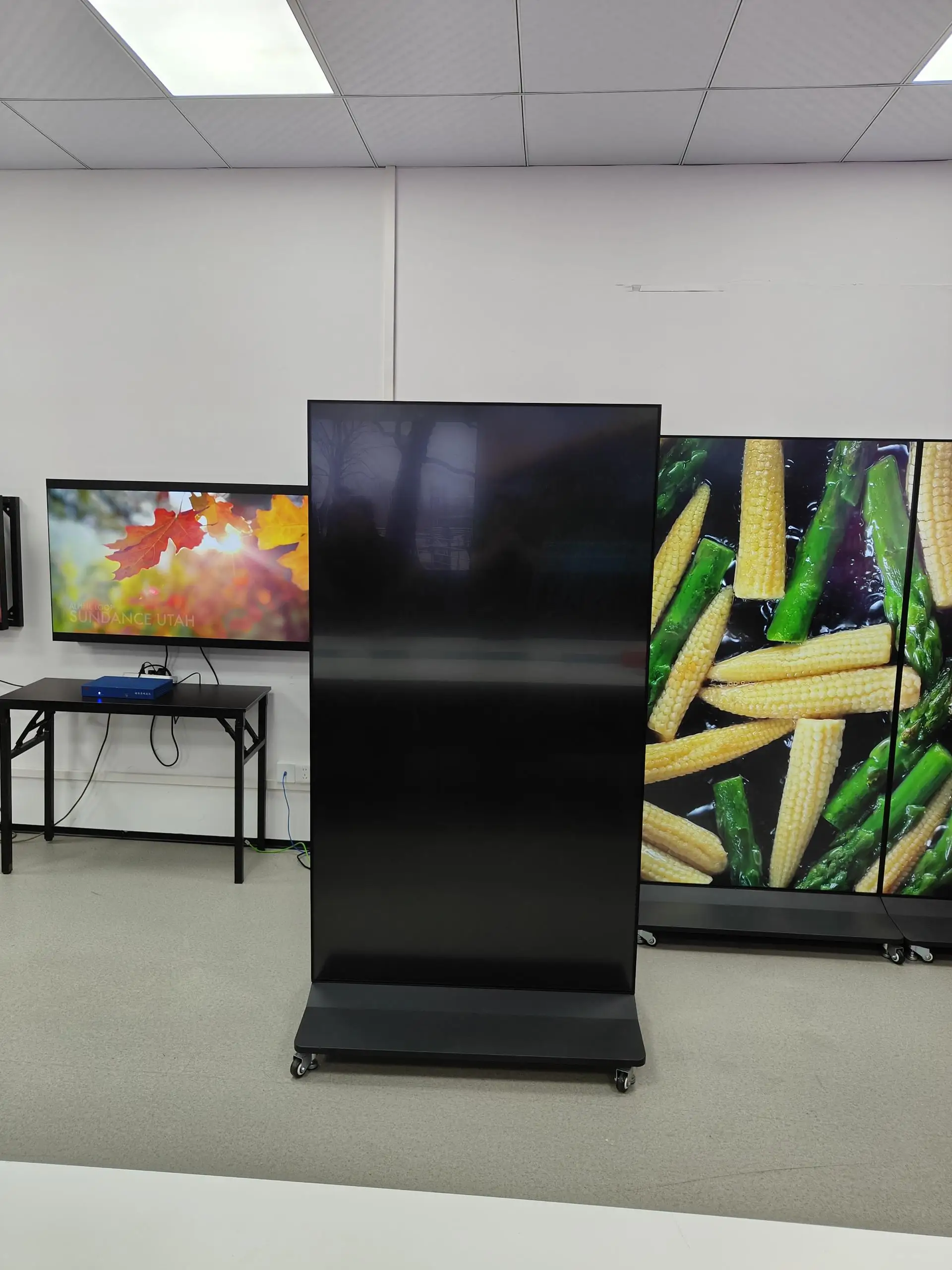 شاشة لمس عالية الوضوح مقاس 46 بوصة تعمل بنظام Android Network LCD جهاز مصعد شاشة إعلانية