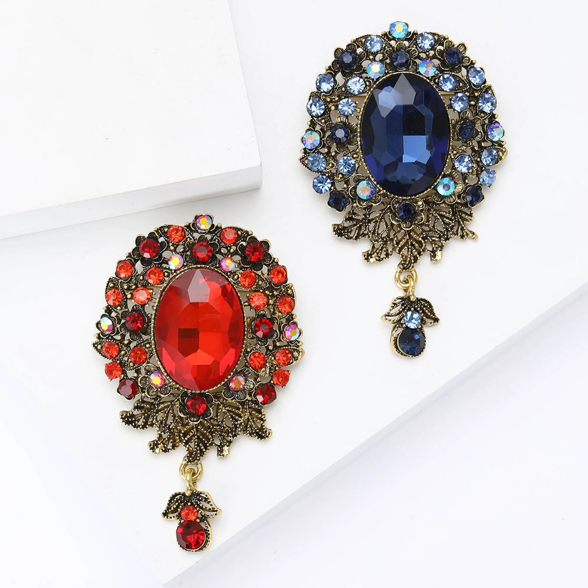 Vintage Rhinestone Palace Brooches for Women Unisex Pendant Pins Event Backpack Funny Luxury Gifts New Year Friends Decoration