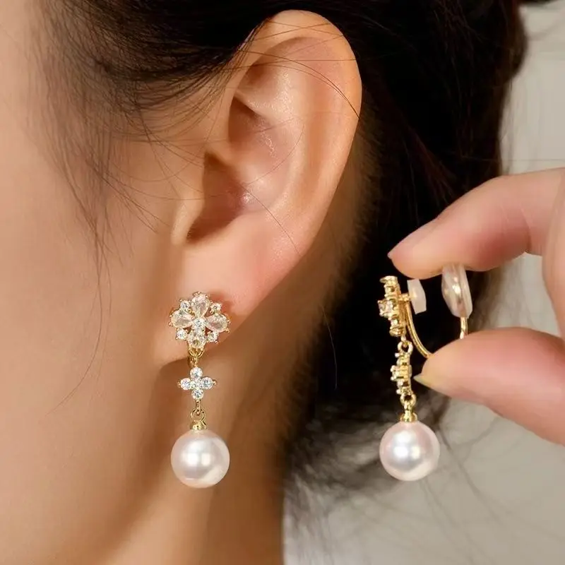 The newly designed sweet Rhinestone snowflake stud ear clips are an elegant imitation of pearl crystal zircon earrings for women