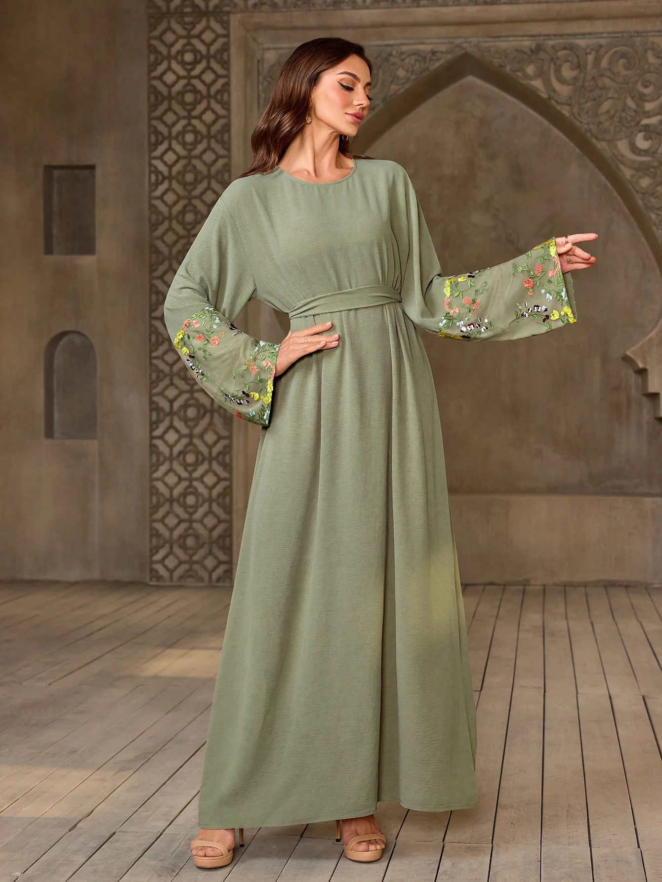 

2025 мусульманская женская оливково-зеленая исламская абайя с цветочным принтом - вышитые рукава идеально подходит для скромной моды на рынках Ближнего Востока