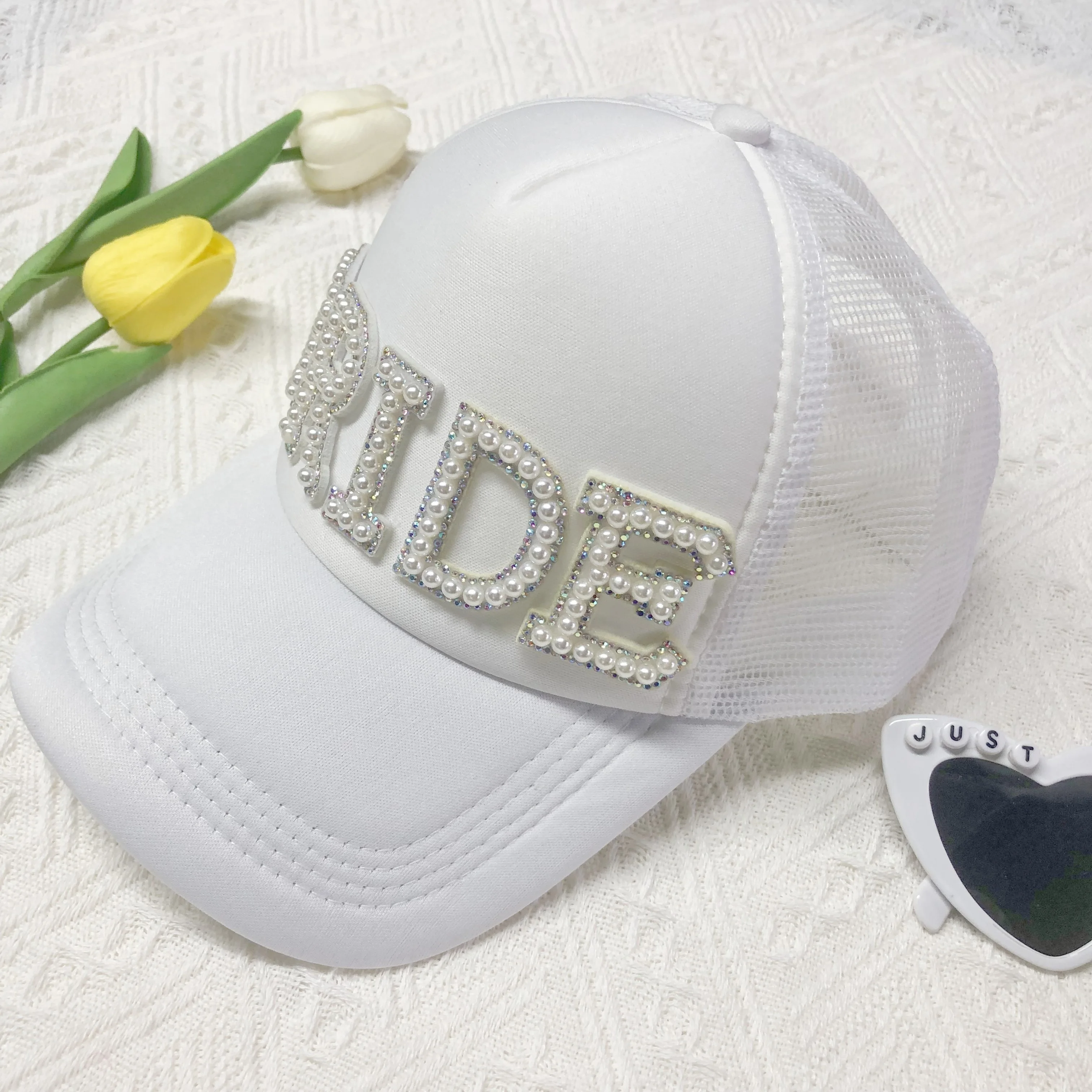 

BRIDE/MRS Baseball cap Wedding decoration Bridal Shower Party supplies Honeymoon trip hat Creative wedding gifts