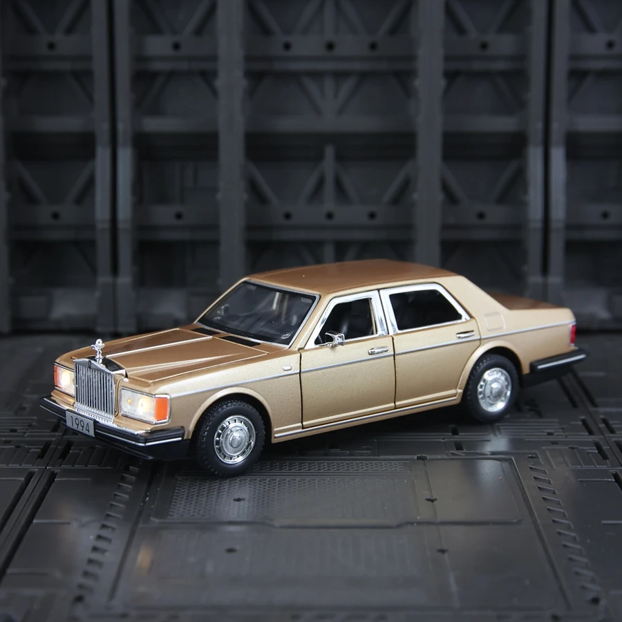

1:32 Simulated Silver Spike Alloy Sedan Model with Back Force Sound and Light Automotive Ornament, Doors Can Open