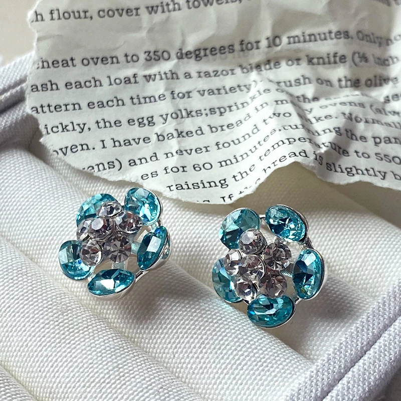 GANPUP Kreative Funkelnde Blumen-Ohrstecker mit Kubischem Zirkonia für Damen, Modischer Neuer Ohrpiercing-Schmuck, Geschenk für Partys – Detail 2