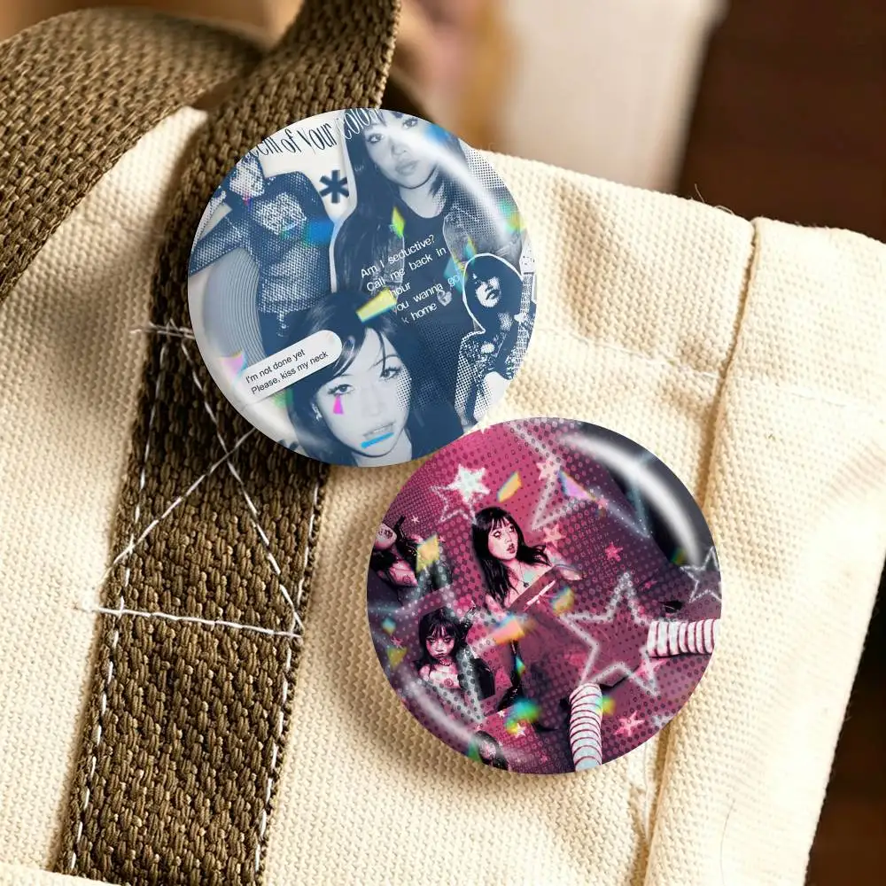 Singer Beabadoobee Beatopia  25 32 44 58 75mm Badges Personalized Round Brooches Pins Accessory Gift