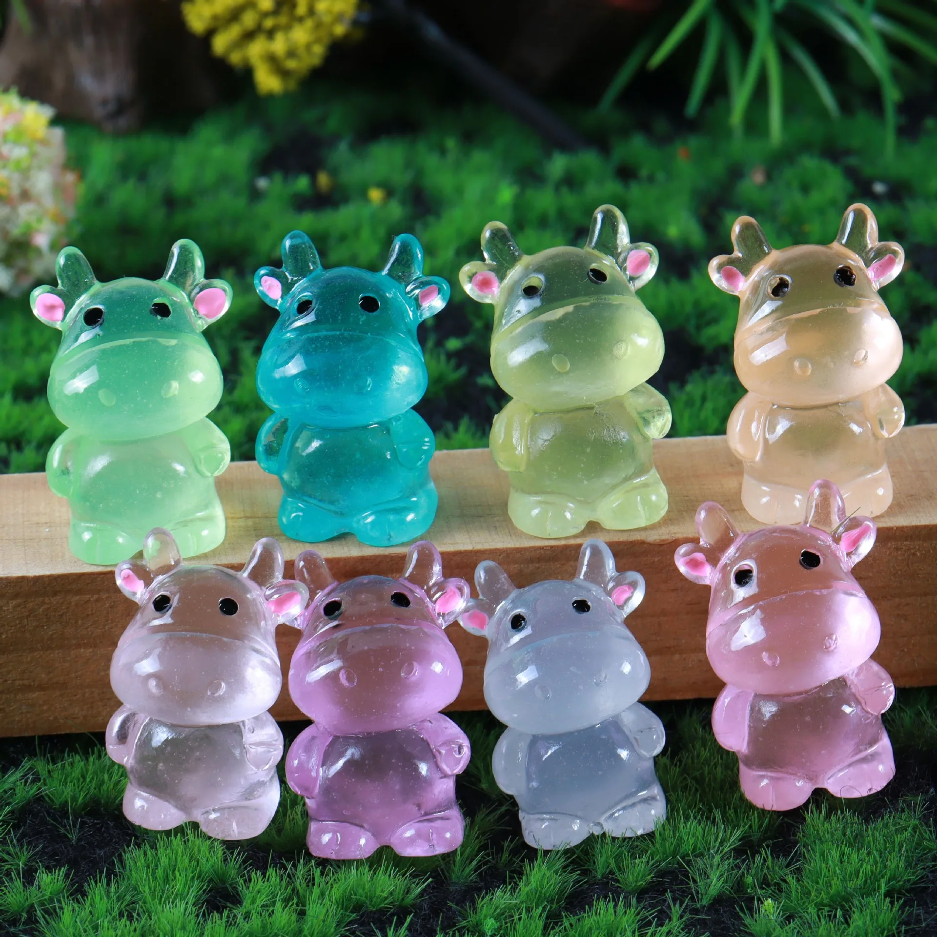 10Pcs Glow‑in‑the‑Dark Cow Figurines Tiny Animal Resin Ornaments For DIY Fairy Garden Micro Landscape Craft Accessories