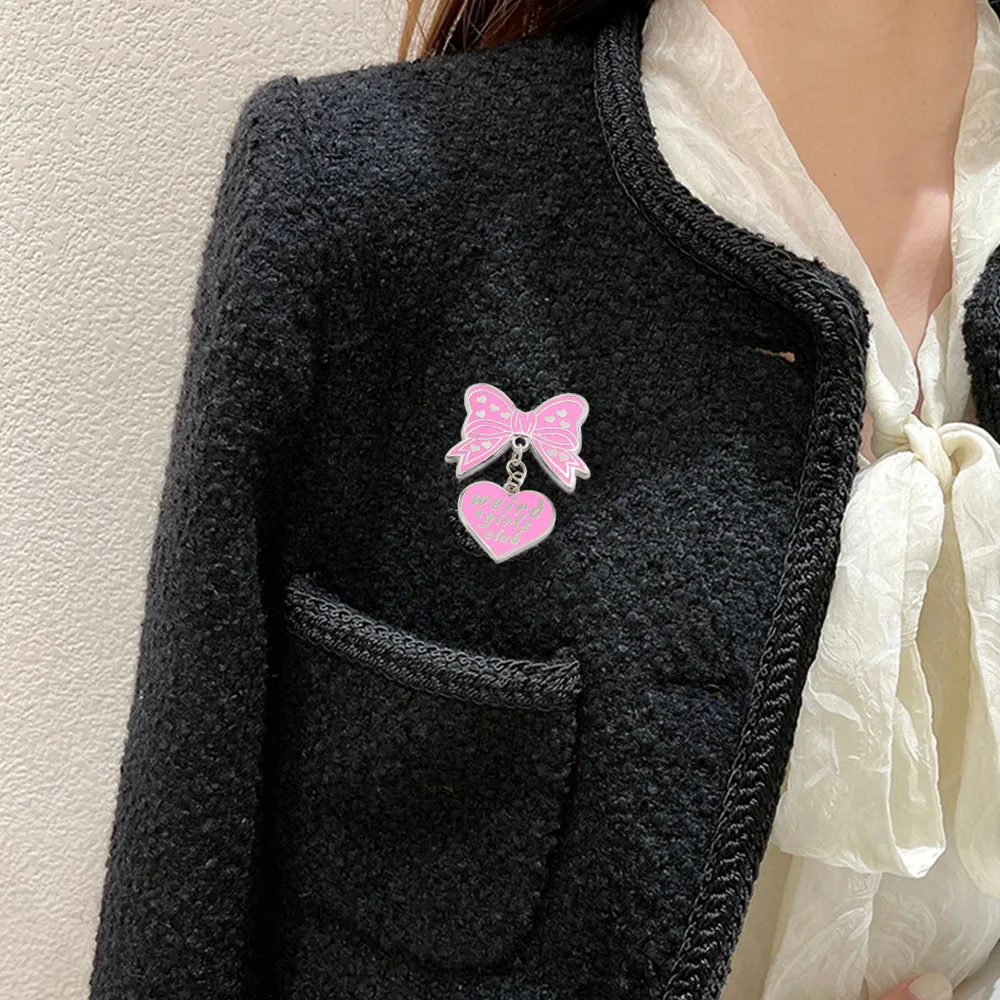 Rosa Schleifenbrosche Weird Girls Club Herzanhänger Abzeichen Kleidung Tasche Anstecknadel Accessoires Niedliche Einzigartige Geschenke – Detail 10