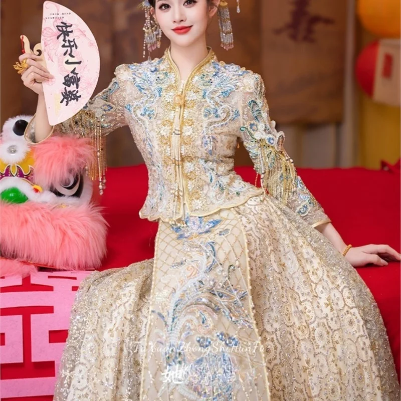

The new champagne-colored dress a luxurious wedding gown for brides toasting and Chinese-style