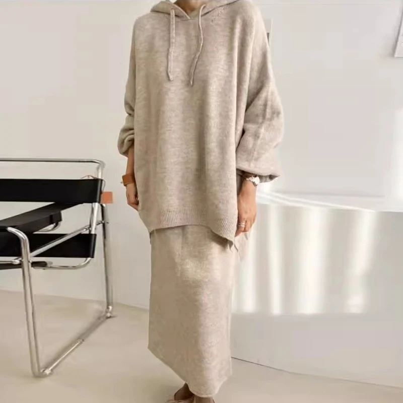 طقم أنيق للخريف والشتاء بأسلوب كلاسيكي كسول يتكون من هودي بأكمام طويلة وتنورة قصيرة محبوكة مع شق خلفي للنساء الشابات #4