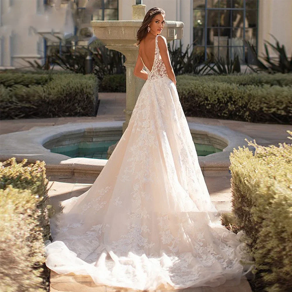 Bohemian Sexy V-neck Sleeveless Wedding Dress Elegant And Romantic Lace Decal A-line Bridal Gown Customization