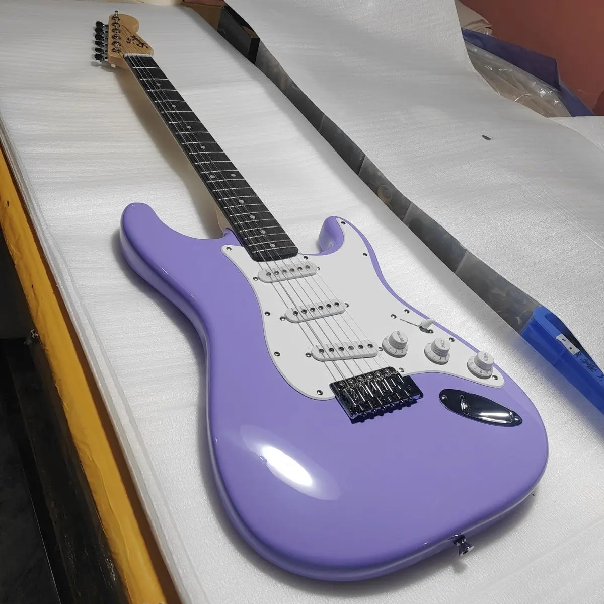 Miami purple electric guitar, peach blossom wood body, exquisite workmanship, nice feel and tone