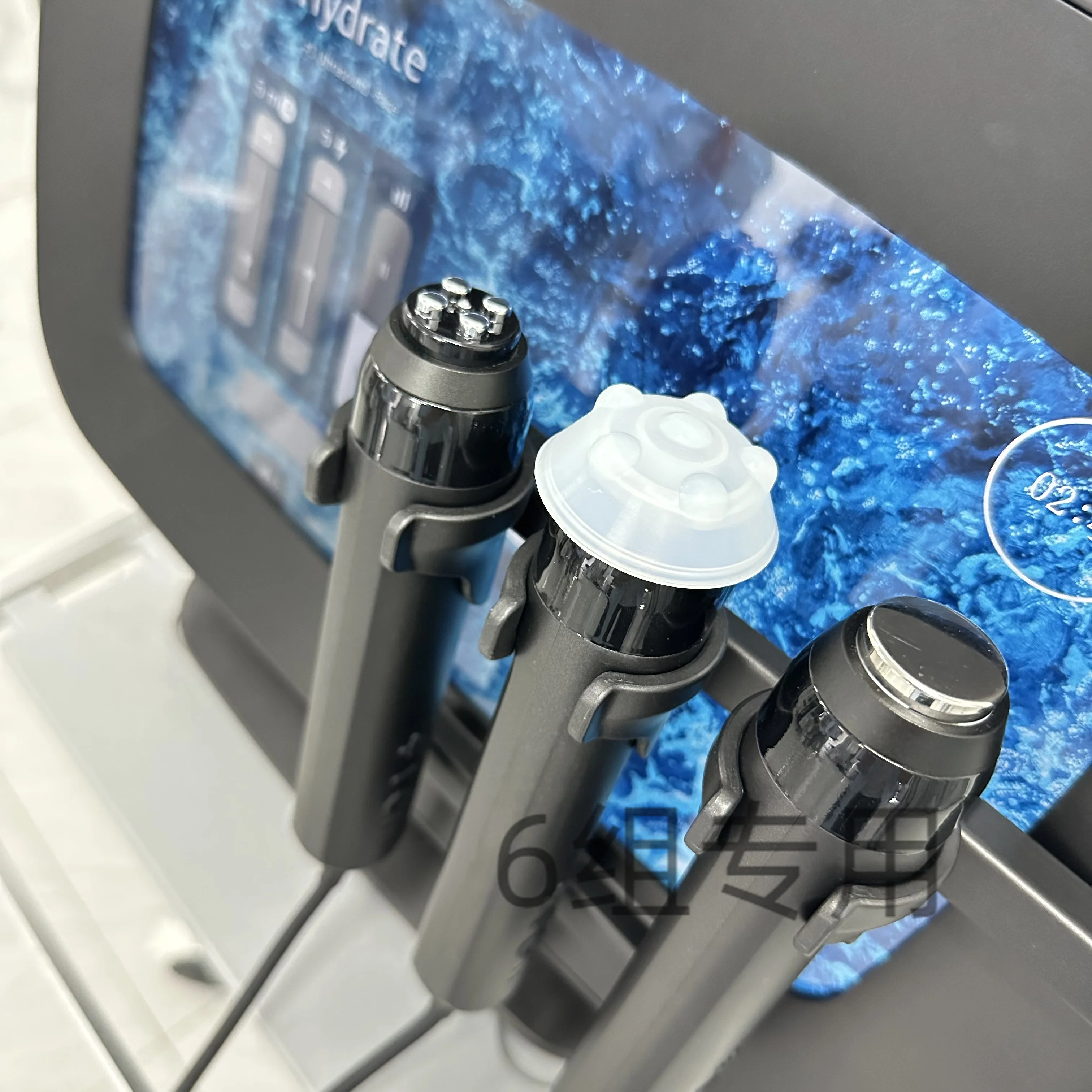 2025 Newest 3-in-1 Oxygen Therapy Facial Machine: Whitening, CO2 Bubble & Oxygen Jet Functions for Skin Rejuvenation