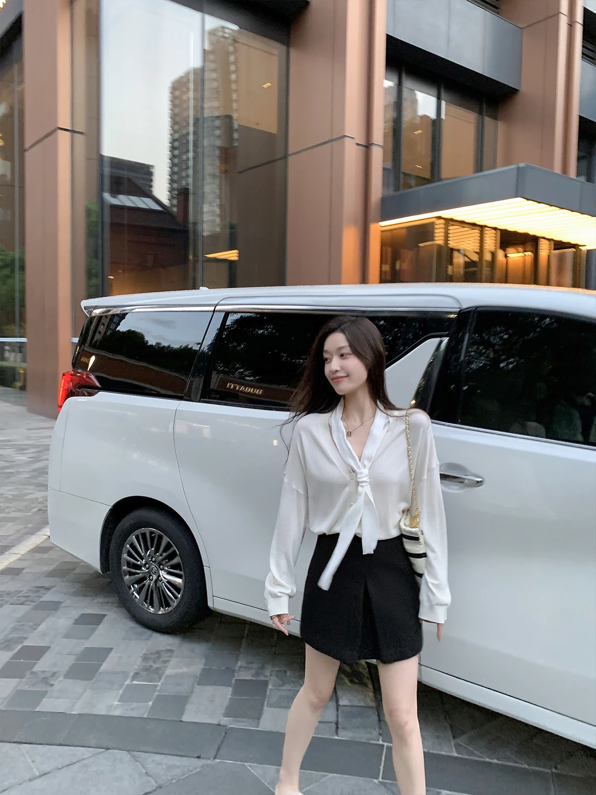 

Faionable Wool Knitted irt Chen Mian Led Design Women's Top OL Sle V-Ne Button-Up Svel Thin Gauge Loose Fit