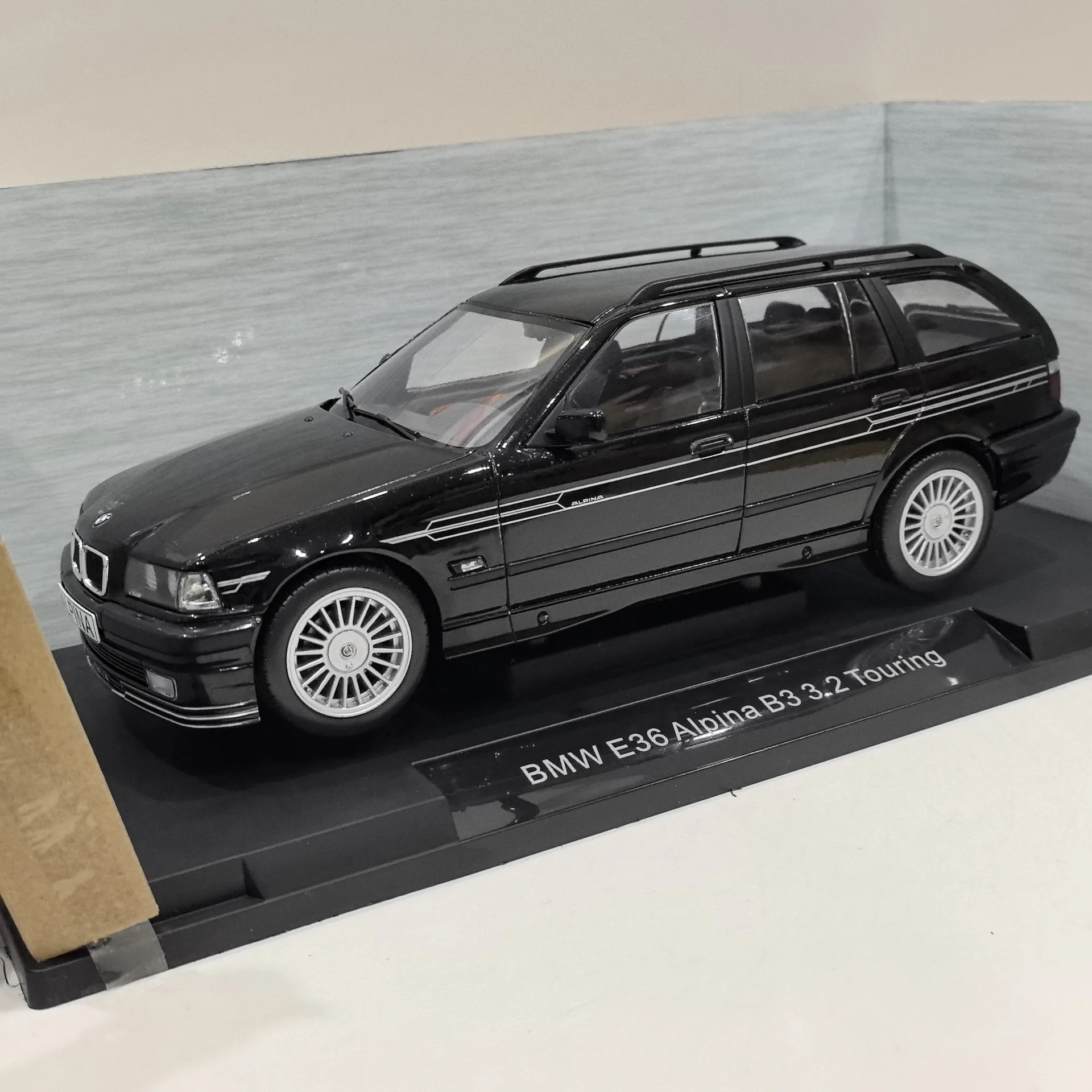 

Diecast MCG 1/18 Scale BMW E36 Alpina B3 Touring BMW Alloy Car Model Collectible Toy Gift Souvenir Display Ornament