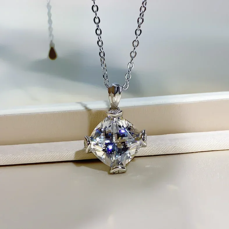 Desire Necklace New Women's Colorless 8 Carat Imitation Diamond Imported High Carbon Diamond 925 Sterling Silver Pendant