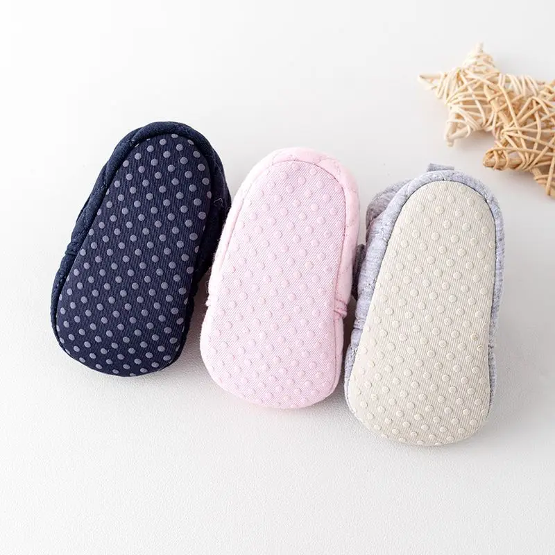 أحذية أطفال كاجوال بلون سادة ونعل ناعم دافئ لا يسقط أحذية الأطفال الصغار أحذية قطنية للخريف والشتاء