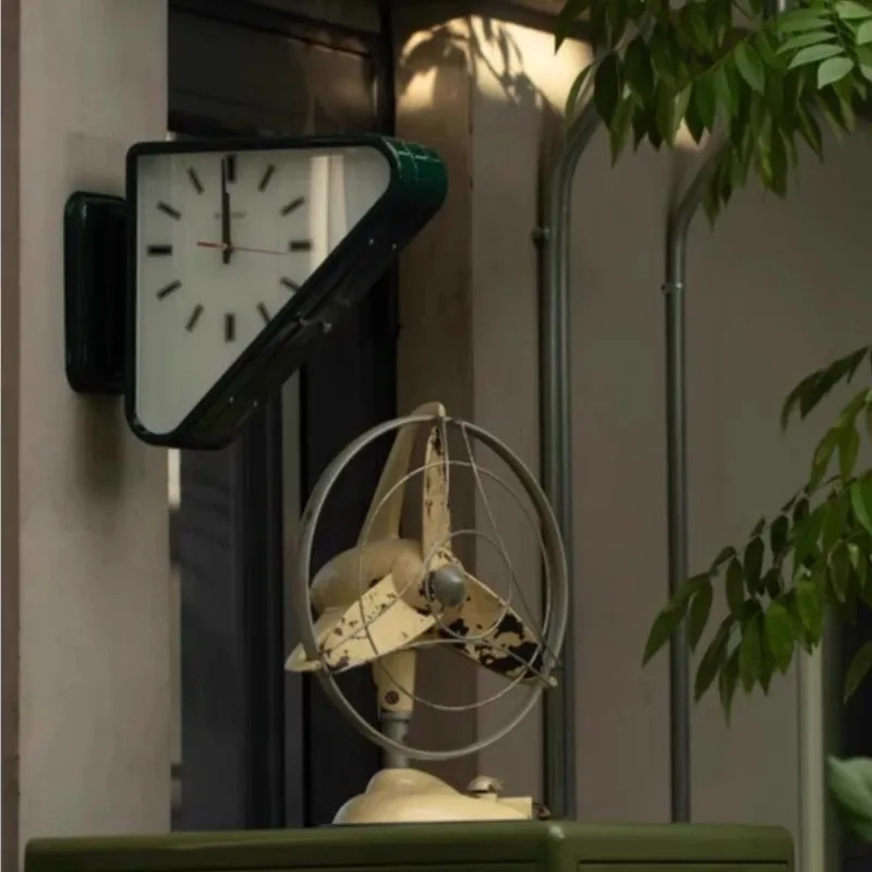 Living Room Minimalism Clocks Two-sided Wall Clocks Triangle Modern Clock Mechanism Silent Design Clock Watch for Decoration