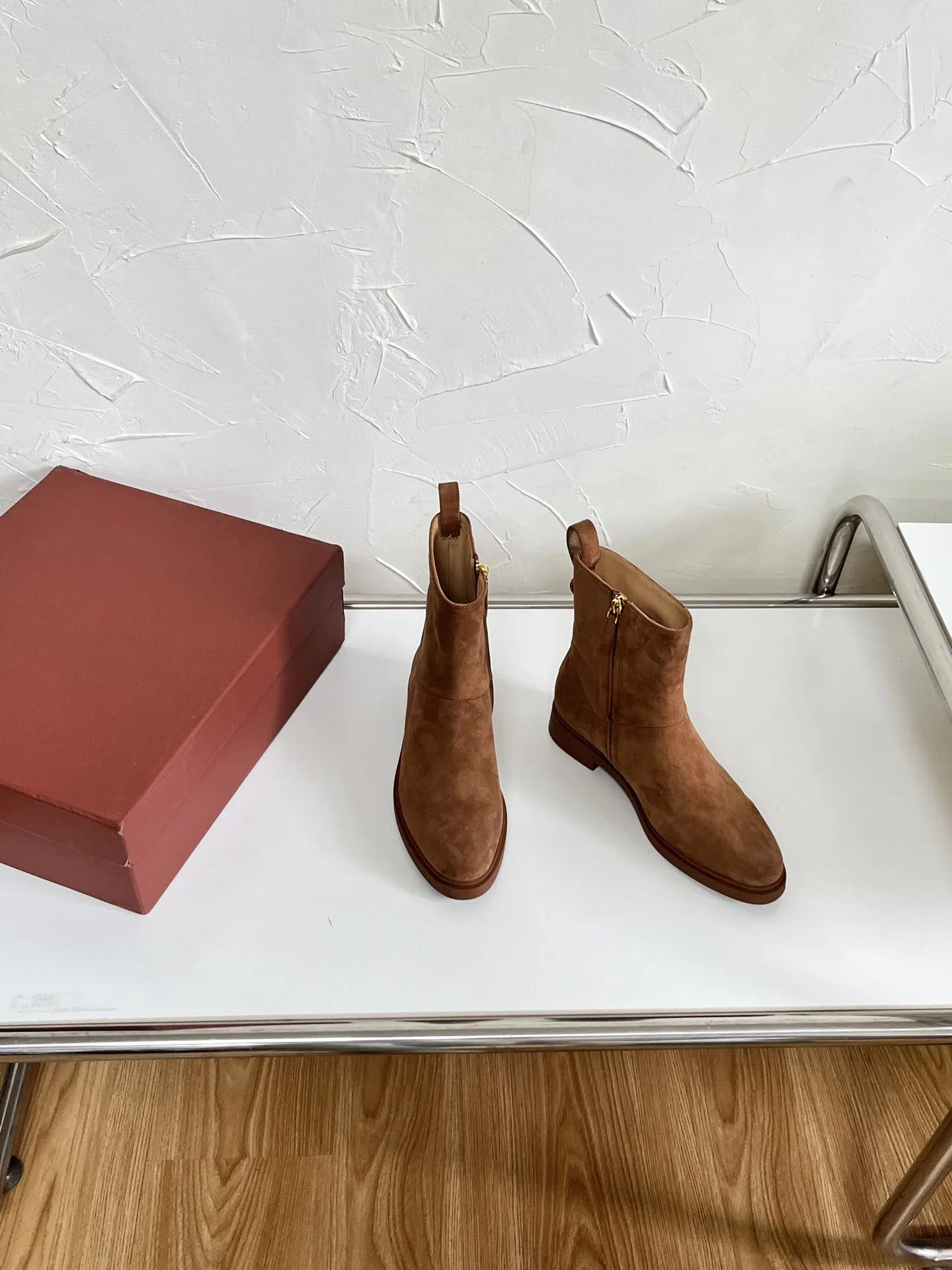 Sepatu Bot Pendek Chelsea Wanita 2026, Sepatu Bot Berkuda dengan Bahan Kulit yang Elegan dan Mewah serta Pengerjaan Interior yang Halus