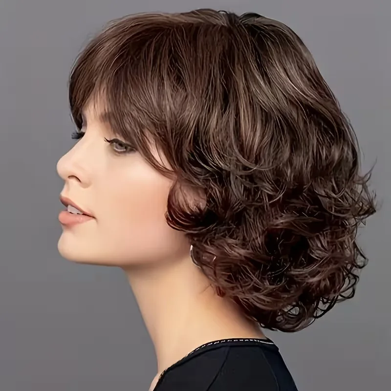 parrucca-corta-riccia-testurizzata-da-donna-con-frangia-naturale-leggera-traspirante-copre-i-capelli-grigi-per-uso-quotidiano-in-nero-marrone-scuro-marrone-chiaro