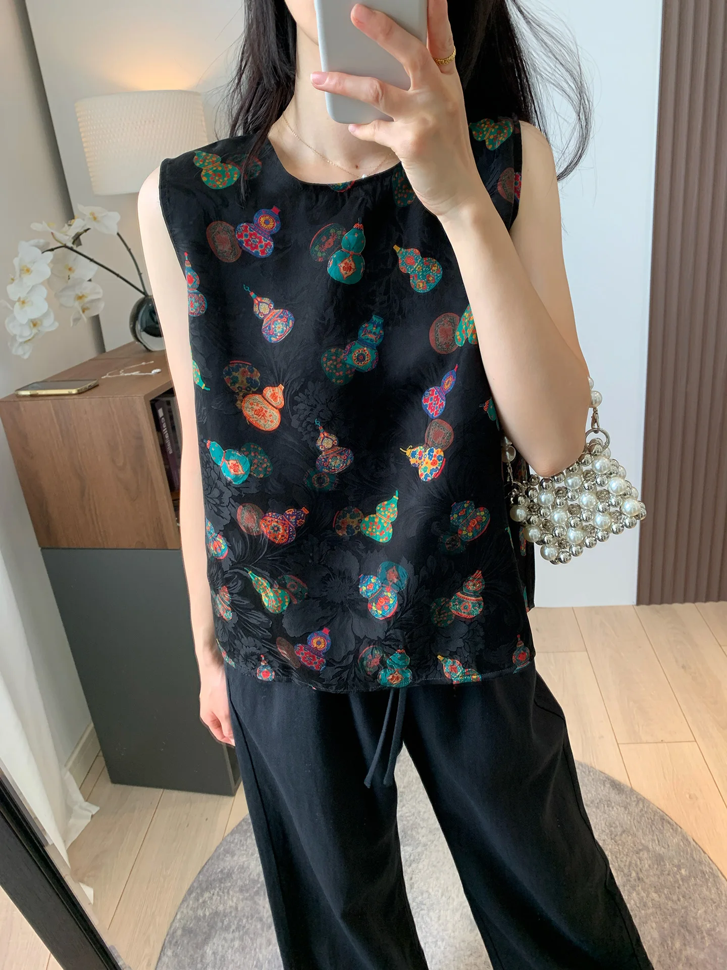 

Двусторонний жилет из шелковой марли 25 Momme с цветочным узором «Красное облако» в стиле Old Money, с круглым вырезом и пуговицами, для женщин