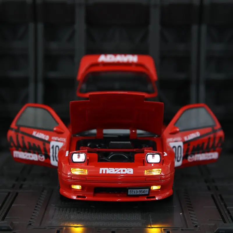 Modelo de coche de aleación Mazda RX7 FC de simulación 1:24: las puertas y el capó del motor del maletero se pueden abrir para recoger accesorios del coche