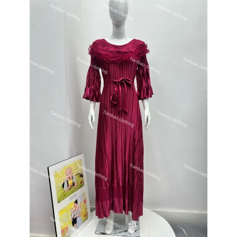 مياكي مطوي خريف جديد 2025 البرنز الدانتيل الدانتيل متابعة فستان موضة مزاجه فضفاض فستان طويل المرأة