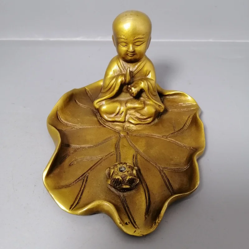 

One PiecePieceAntique Cropship Little Monk Collection Letus Leaf Incense Holder Metal Crafts Living Room Invitation