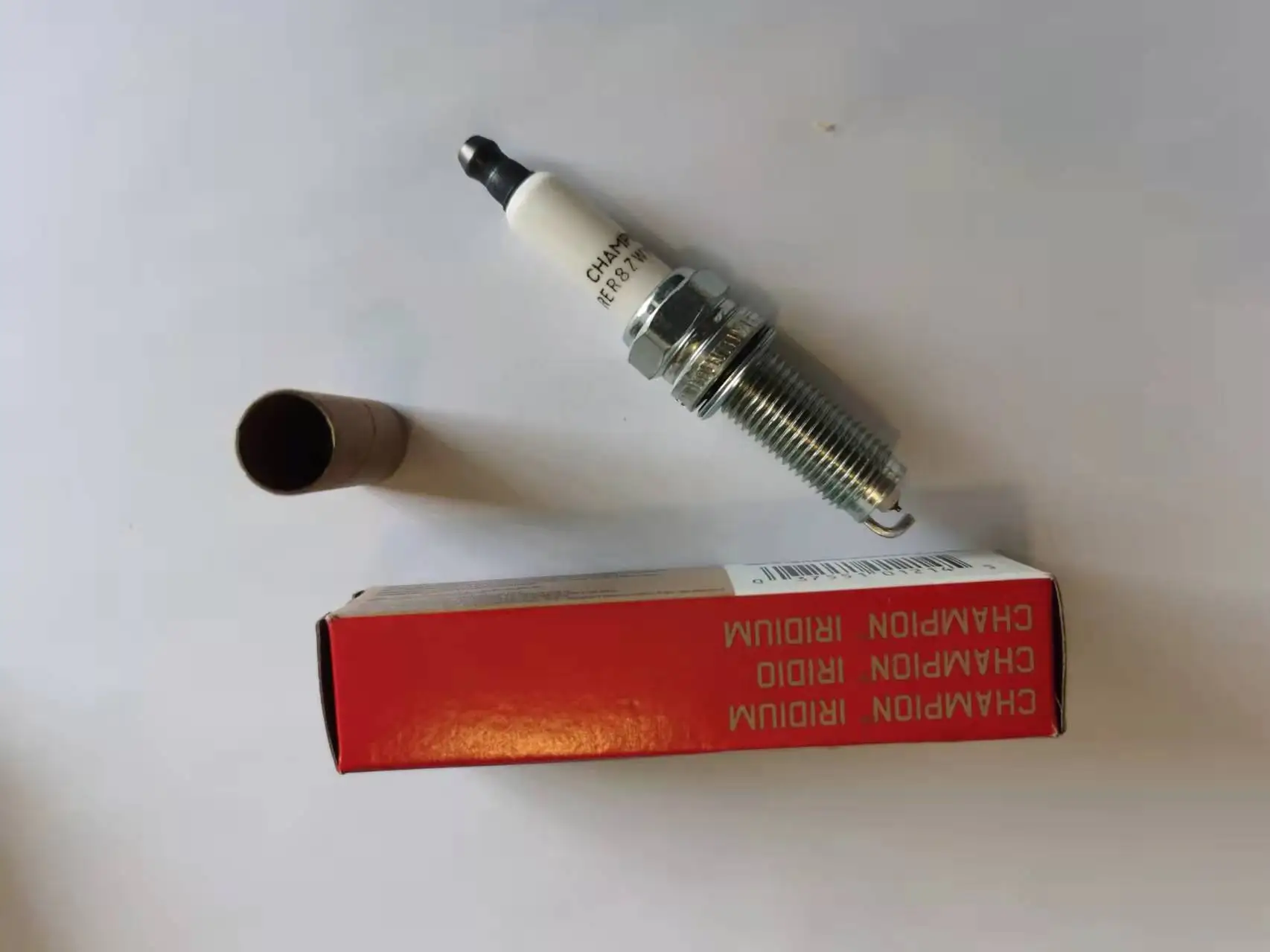 1PCS 9407 /RER8ZWYCB4 / CHAMPION SPARK PLUG FOR JEEP 3.6L/HONDA 12290-R40-A01/A02