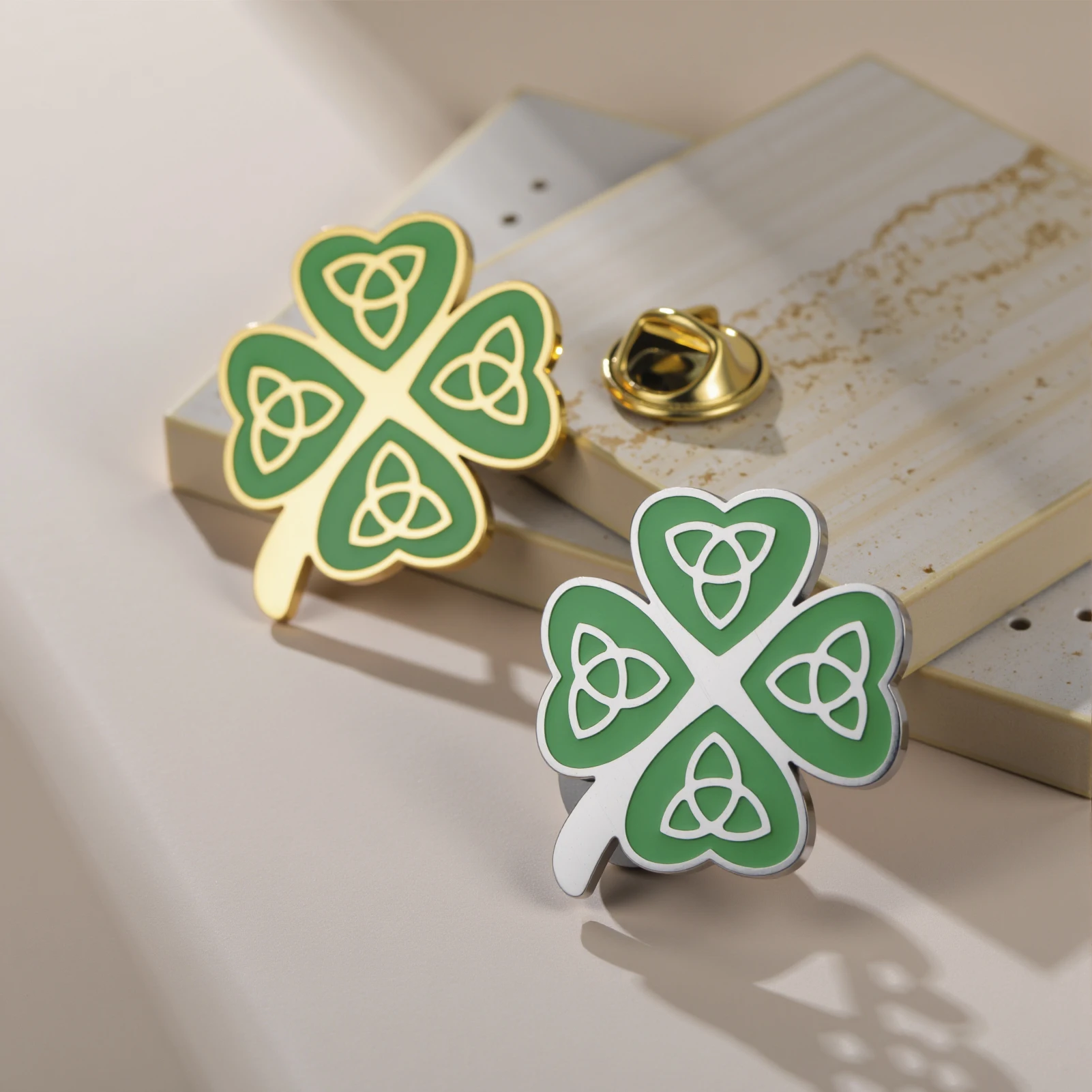 1pc Four Leaf Clover Celtics Knot Brooch Women's Stainless Steel Metal Pin Brooches Shirt Badges Jewelry Mother Day's