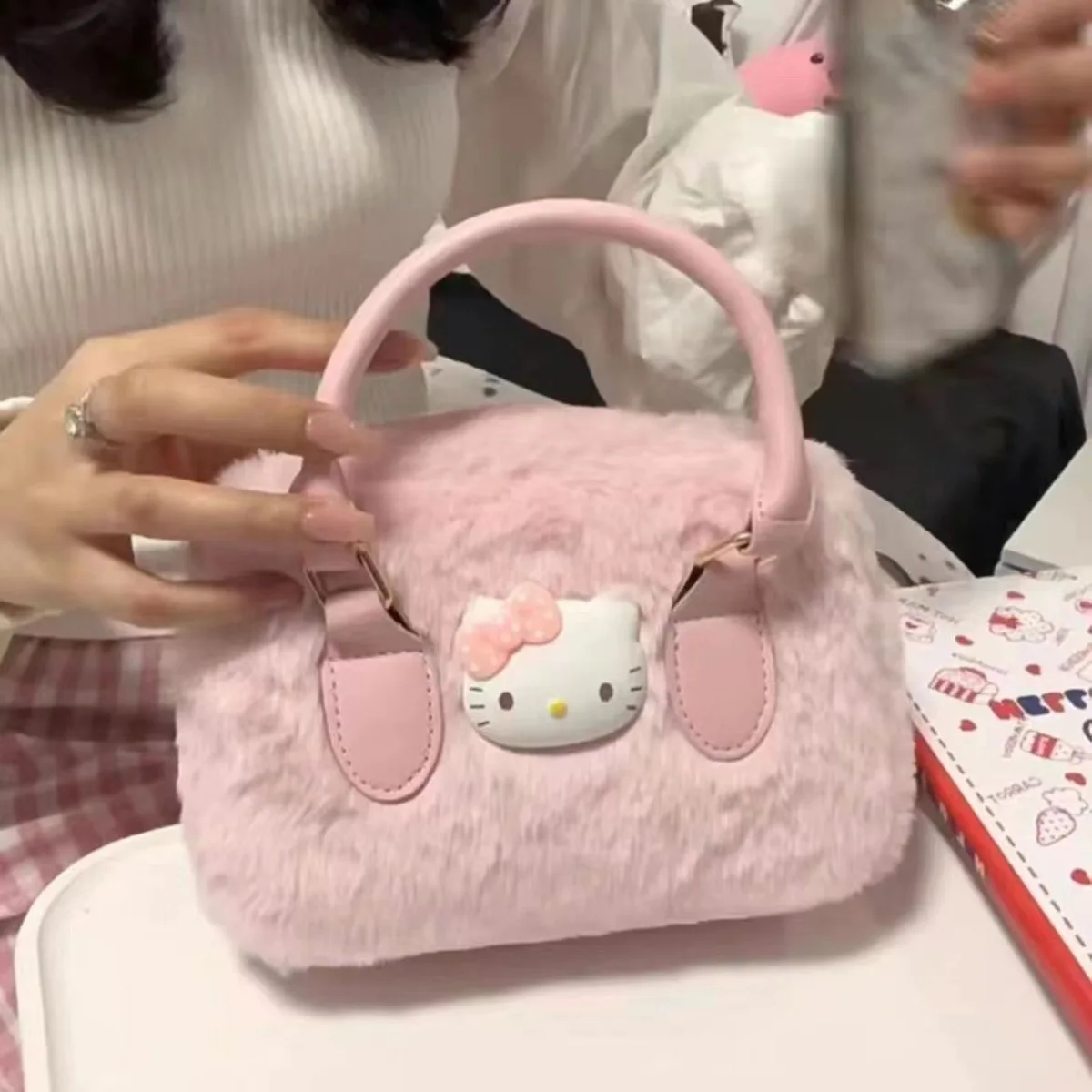 2025 ใหม่Hello Kittyกระเป๋าถือMinisoการ์ตูนKawaii Plush Messengerกระเป๋ากระเป๋าถือผู้หญิงอะนิเมะผู้หญิงกระเป๋าเก็บเครื่องสําอางหญิงของขวัญ