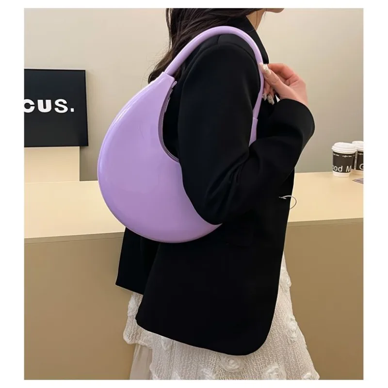 

High-end bag fashion niche design spring versatile crescent new foreign style bag women's tote shoulder armpit bag is exquisite