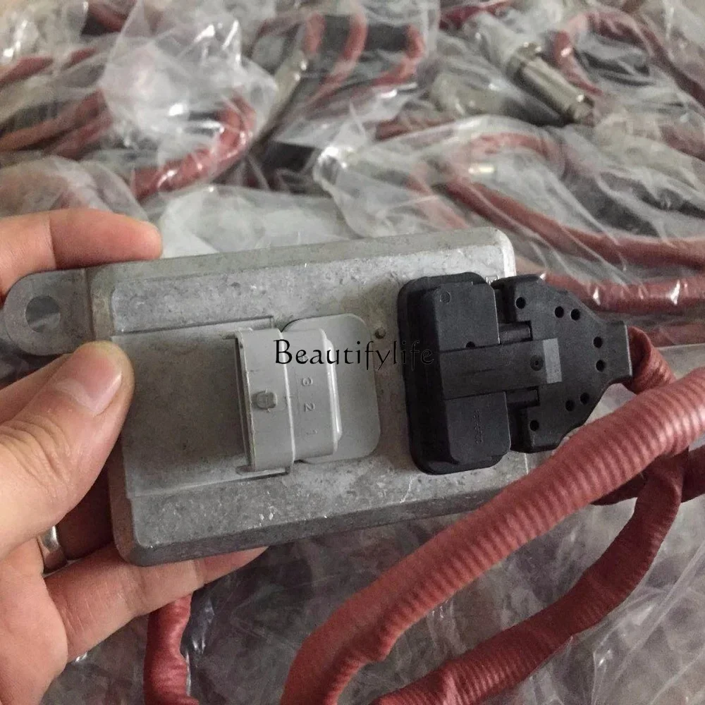 

2 Accessories and PartsJ5WK96718A/6718B 22219281 24V NOX SENSOR Nitrogen Oxygen Sensor