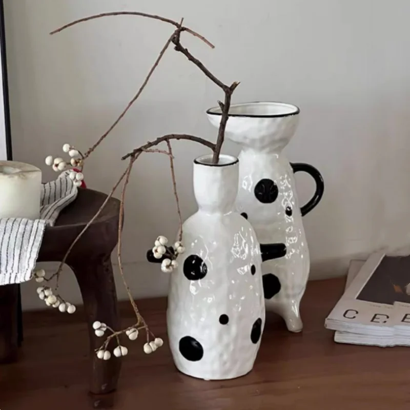 

Керамическая ваза с абстрактным узором, нерегулярная, черно-белая, в горошек, ручной работы, для цветов, аксессуар для цветочных композиций