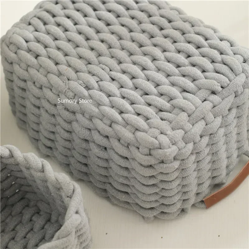 سلة تخزين منسوجة من حبل القطن مع مقبض أشتات صندوق تخزين مستحضرات التجميل ألعاب وجبة خفيفة منظم مكياج سطح المكتب سلال قطنية