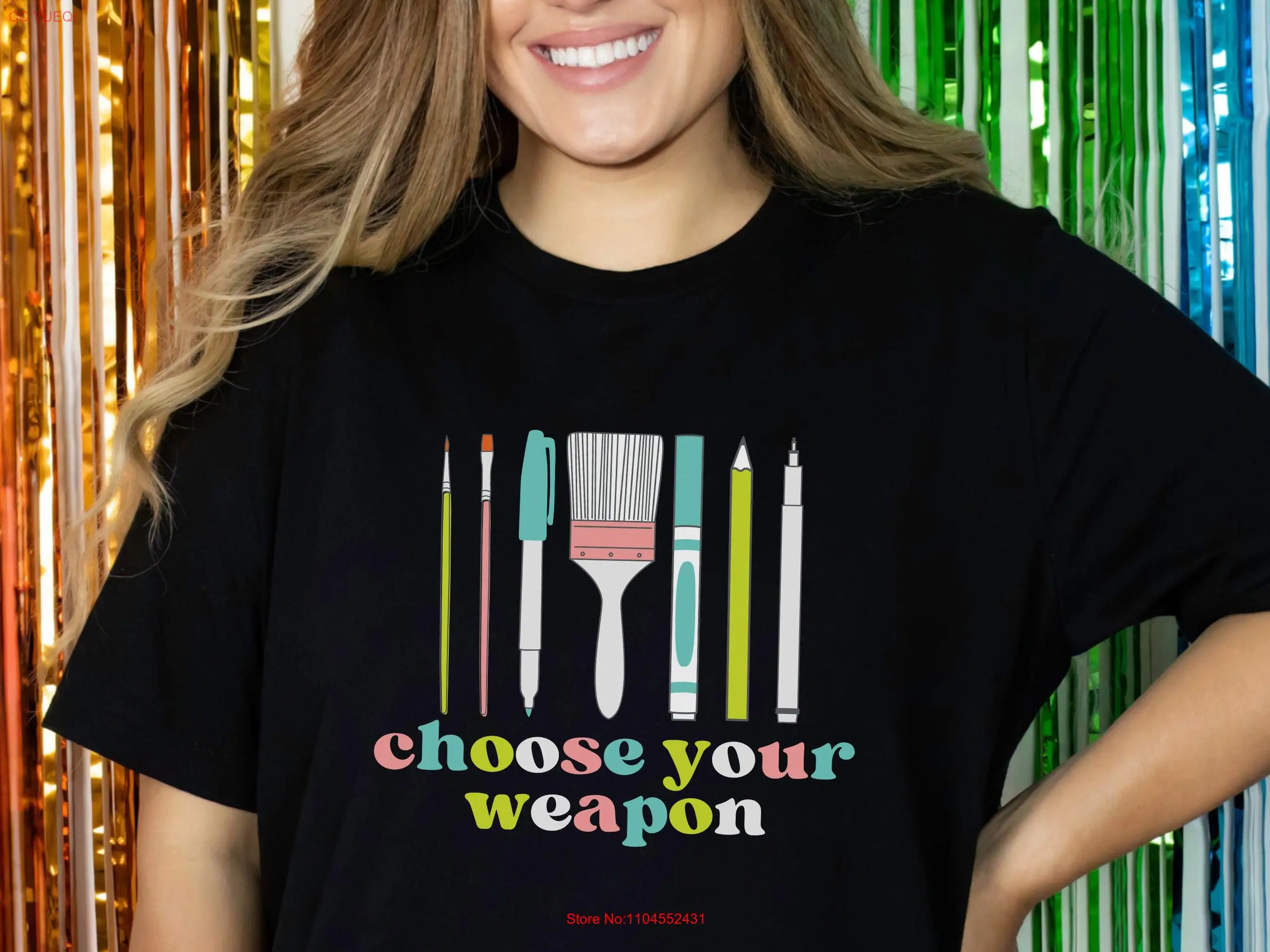 Elige tu arma artista camiseta Artsy Crafty pintor profesor de arte Crafter manga larga o corta