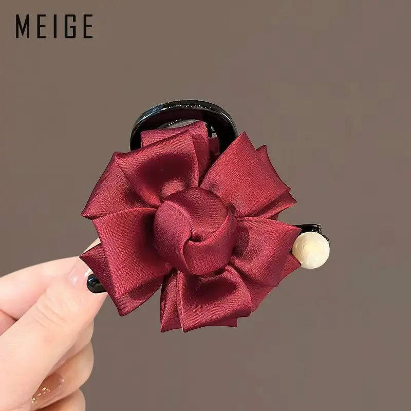 

Catching Clip Women's New Style Temperament High-end Feeling Flower Medium-sized Hair Clip Shark Clip Hair Accessories