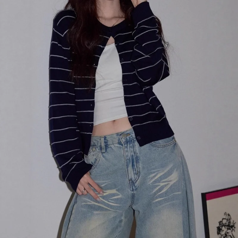 

Korean-style navy blue striped knit sweater women2025Autumn style, niche, gentle, casual, slim-fit, long-sleeved cardigan ja