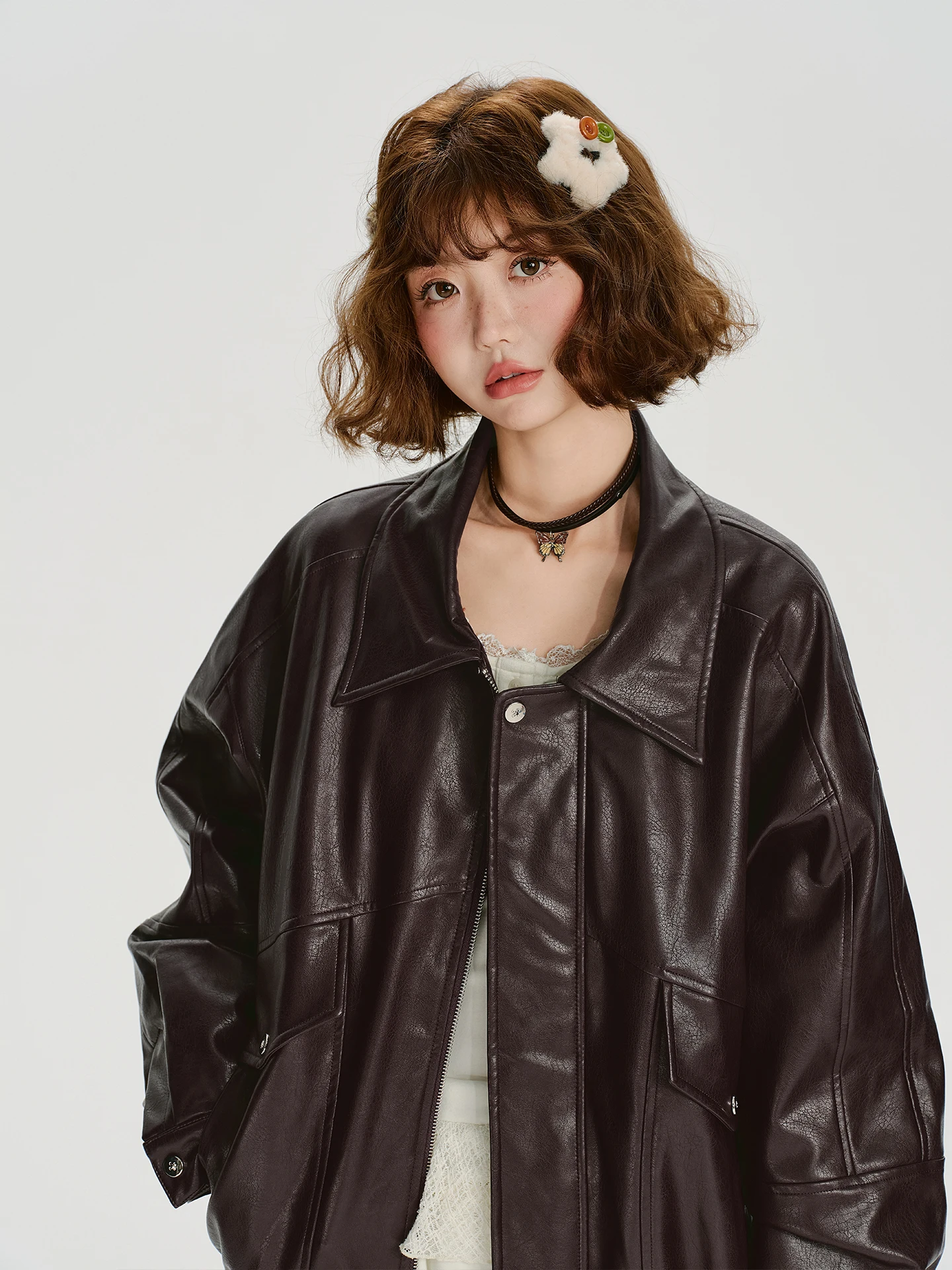 เสื้อแจ็คเก็ตหนังผู้หญิงสไตล์อเมริกันย้อนยุค แต่งปกขนสีน้ำตาล ดีไซน์หลวม ทันสมัย สำหรับฤดูใบไม้ร่วงและฤดูหนาว รุ่นใหม่ล่าสุด