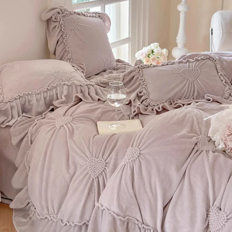Cream puffs Romantic French three-dimensional embroidery Winter milk fleece four-piece warm plush girl quilt cover Bedding