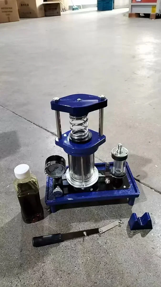 Hydraulic Press Model for Educational Use