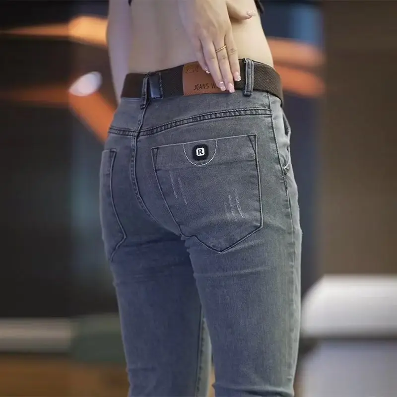 Nuovi jeans di fascia alta Pantaloni Kpop da uomo di lusso da uomo Casual Denim Pantaloni a matita grigi solidi per jeans skinny da uomo primaverili e autunnali