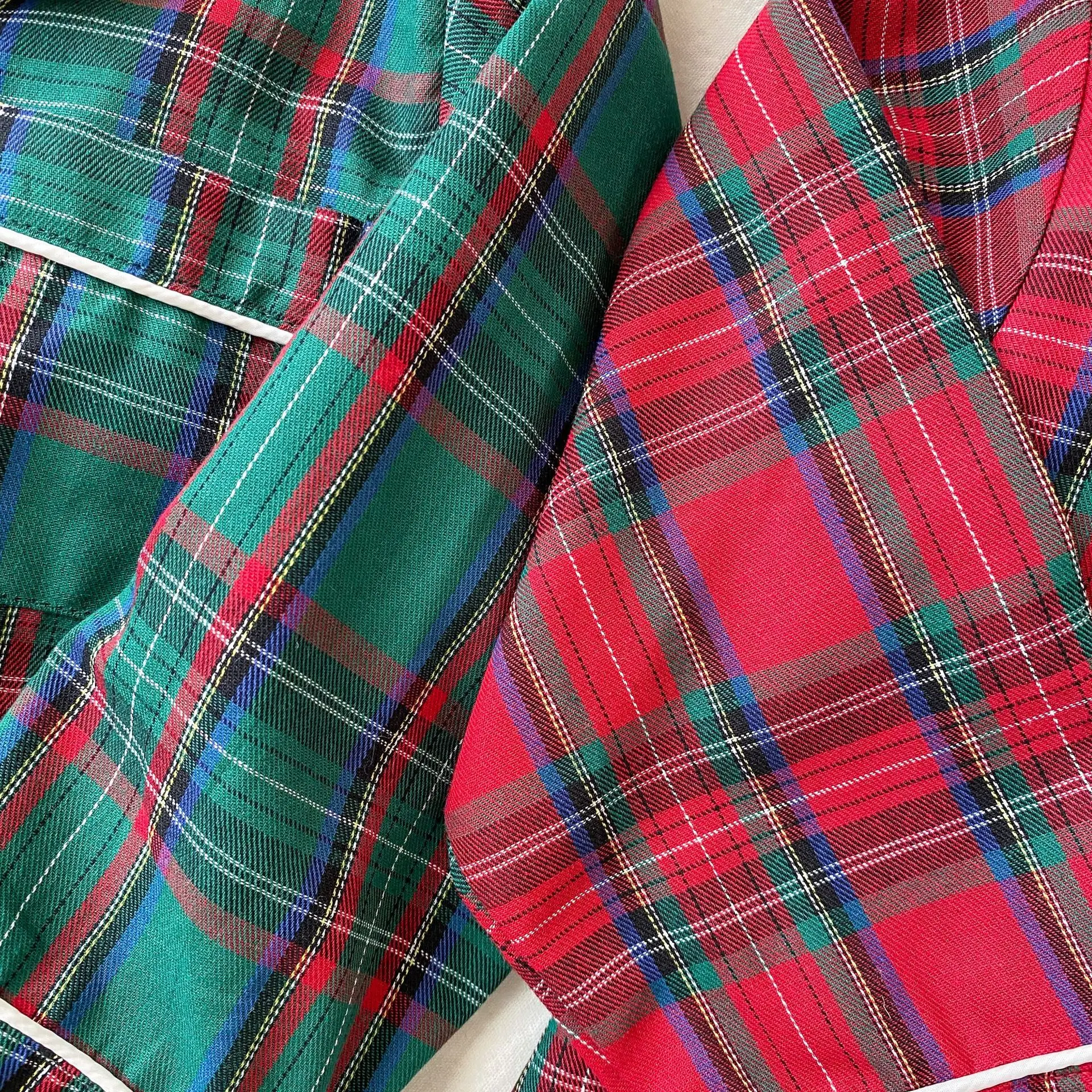 2025 أطفال ملابس السنة الجديدة عيد الميلاد بيجامة قطنية الأطفال ملابس خاصة لينة منقوشة الملابس مجموعة زر 2 قطعة دعوى عيد الميلاد نظرة