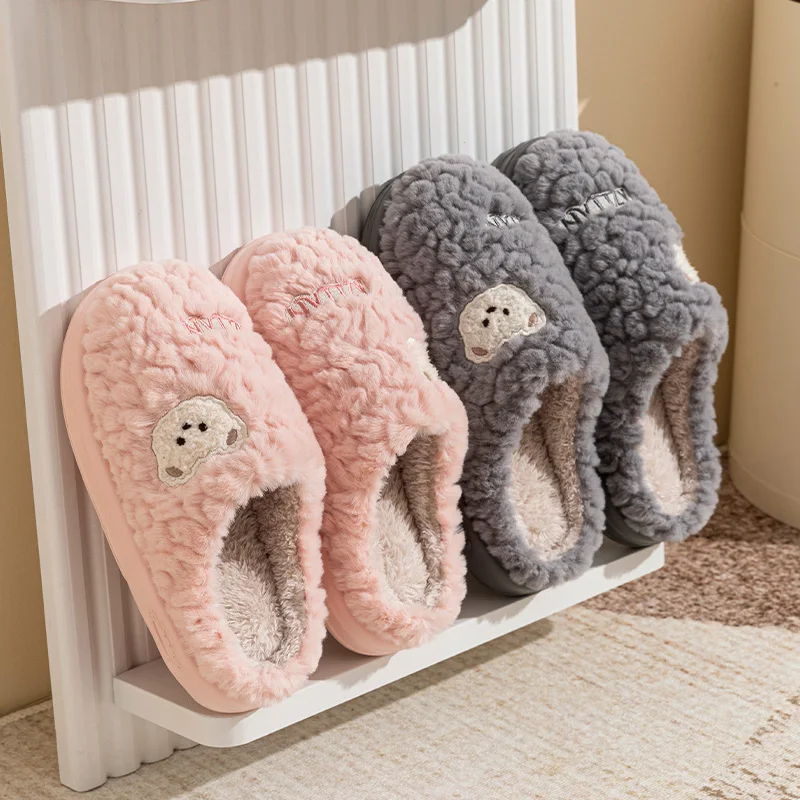 شباشب قطنية نسائية شتوية منزلية جديدة داخلية مضادة للانزلاق سفلية سميكة دافئة ورقيقة للزوجين شباشب شتوية