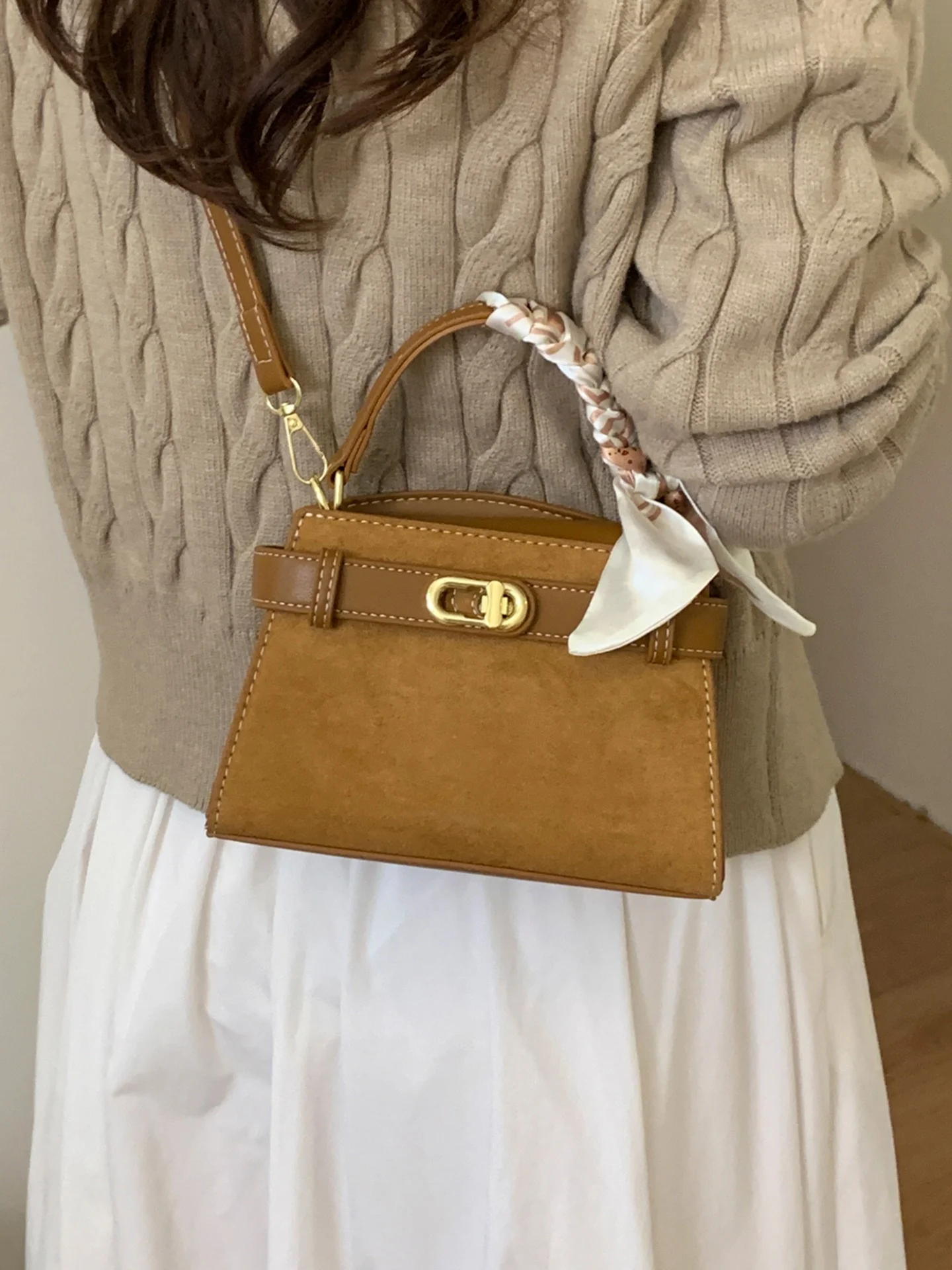 

Ретро-сумка кросс-боди из замши для женщин, новинка 2026 года, матовая сумка-тоут, повседневная, из мягкой кожи, с магнитной застежкой