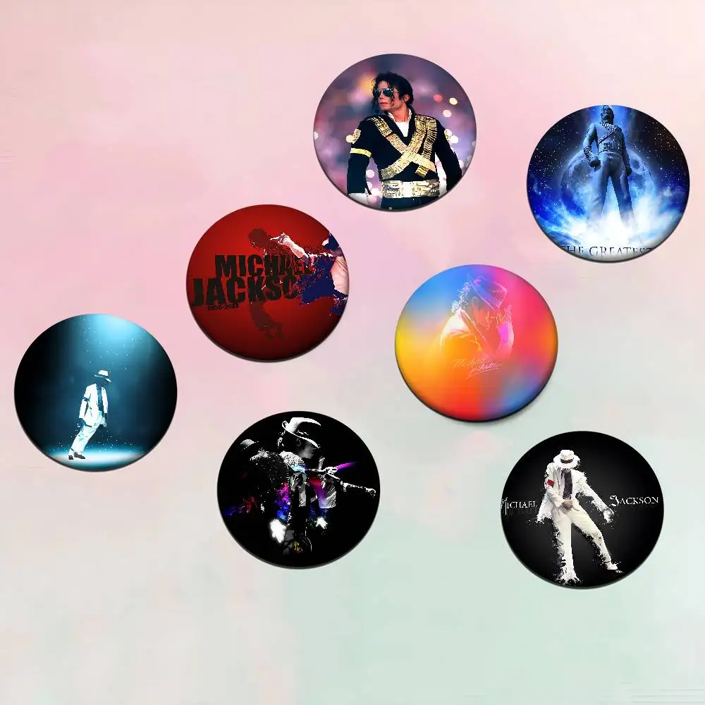 Singer M-Michael Ja…