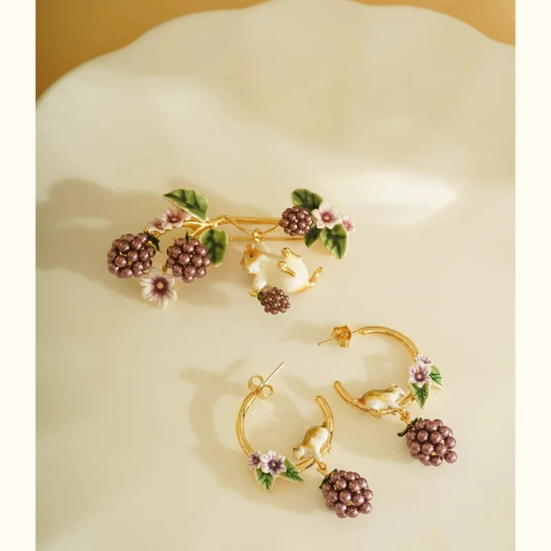 Foyjeff Elegantly Enamel-Colored Little Bear Raspberry Brooch And Earrings Set Retro Fashion Accessory for Women