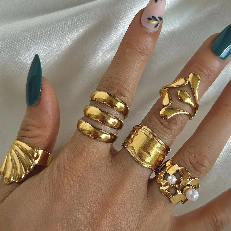 

New Personalized Stainless Steel Ring with European and American Vacuum Plated Golden Anti Allergy Irregular Opening Jewelry