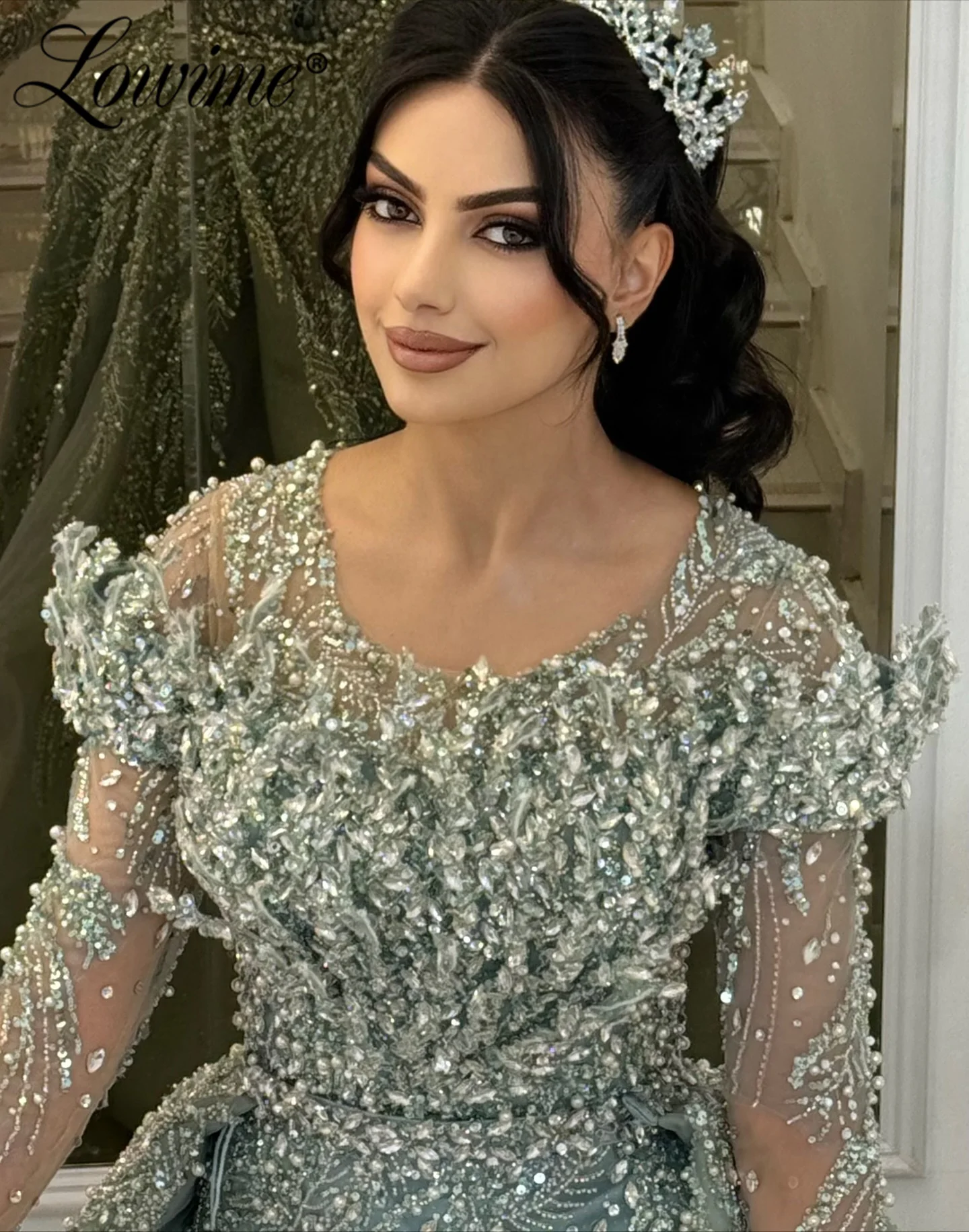 

Вечернее платье цвета шалфейной зелени с длинными рукавами, расшитое кристаллами и пайетками, для помолвки, в стиле Саудовской Аравии, с накидкой, для выпускного вечера в Дубае, на заказ