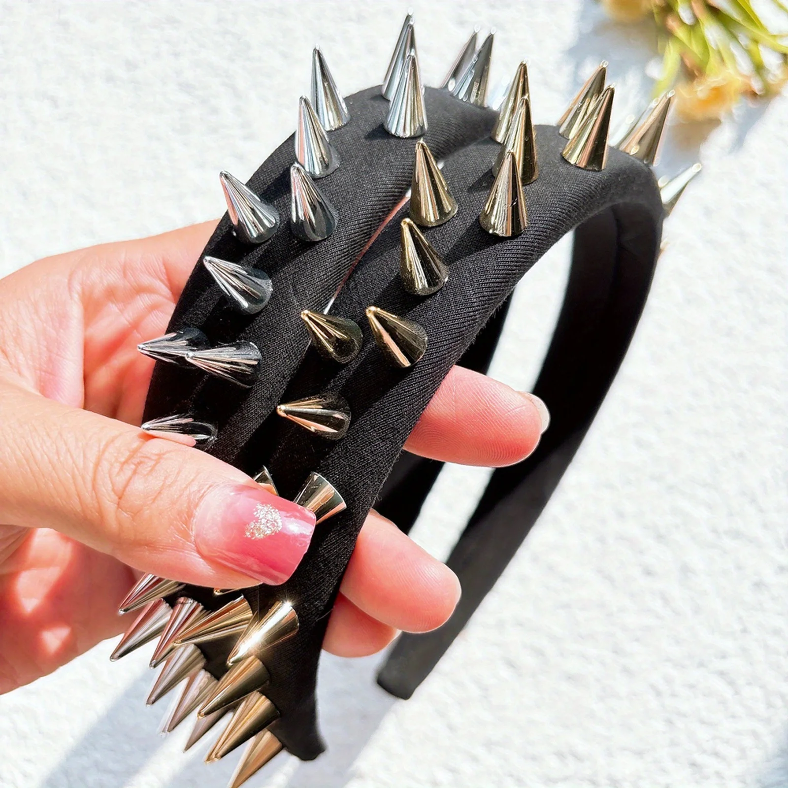 

Повязка на голову с шипами в готическом стиле, широкий дизайн с заклепками, декор в стиле хип-хоп, уличный стиль, аксессуары для волос для женщин и девочек, высокая корона для волос